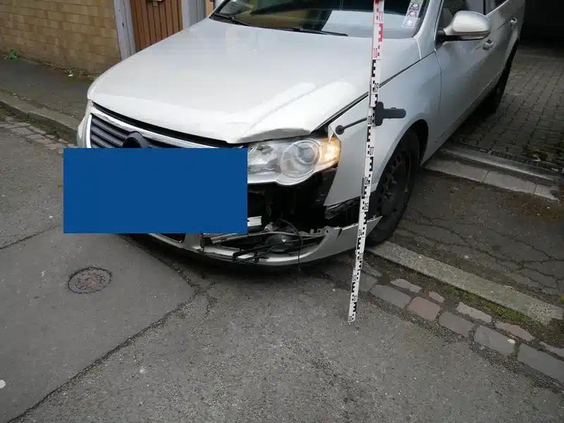 Kfz-Gutachter Pfalz bewertet PKW mit Frontschaden nach Unfall